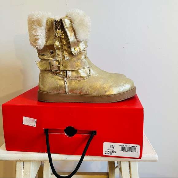 Guess women’s boots like new in box fleece and gold - Picture 5 of 7
